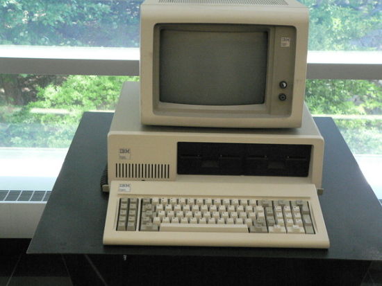 直到1981年，IBM PC才让商务人士相信PC并非玩具