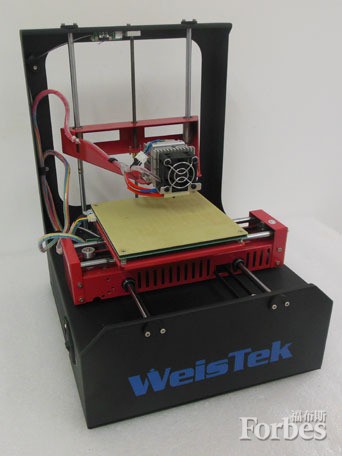 图为深圳维示泰克公司生产的桌面3D打印机