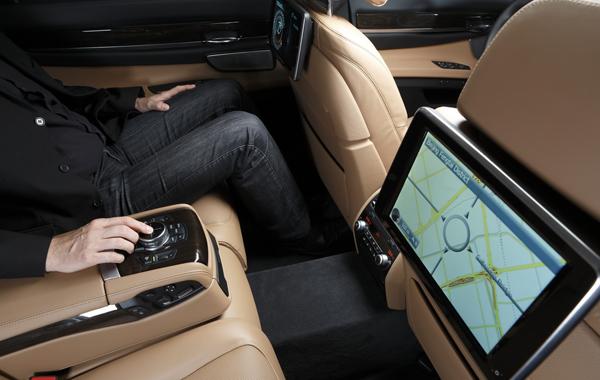 开车谁还玩手机 汽车电子“驶入”4G时代