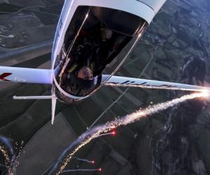 英国滑翔机飞行员拍摄全球各地美景