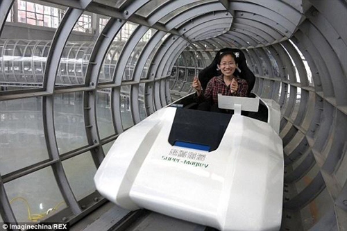 超级磁悬浮列车 真空管道运行时速可超2900公里