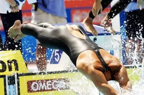 2009罗马世锦赛男子游泳4x100接力赛预赛 美国选手瑞克·伯恩斯泳衣爆裂